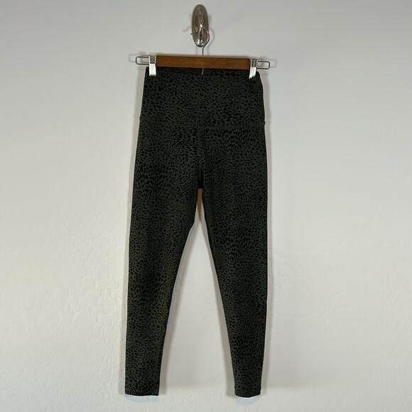 Beyond Yoga Animal Print Green/Black leggings Size S - Picture 4 of 6